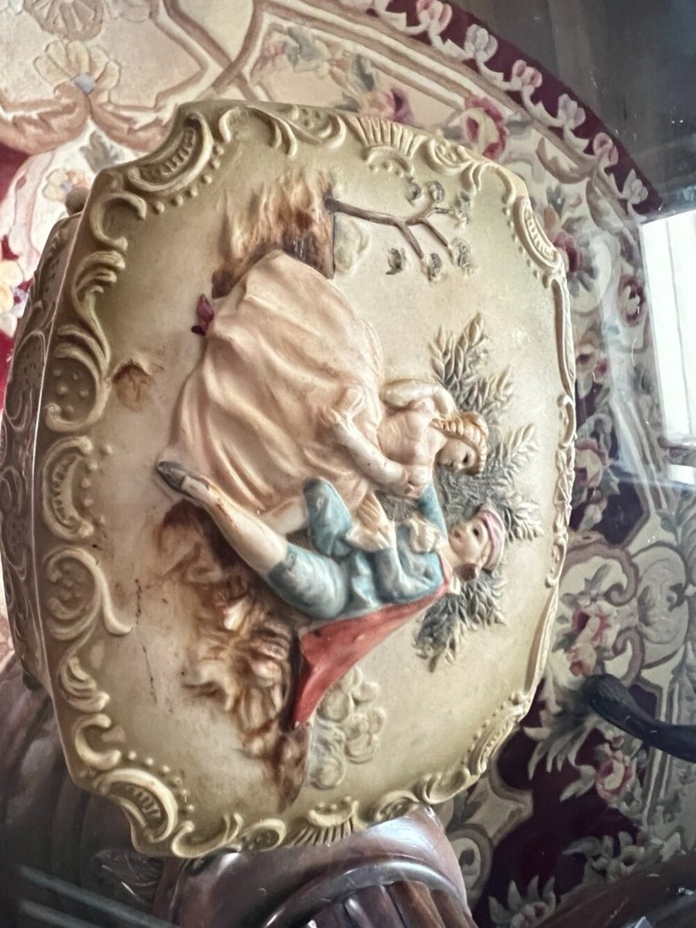 Vintage Capodimonte Style Trinket Box Romantic Couple Relief Jewelry Box